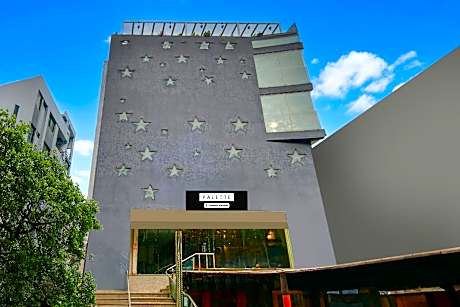 Palette Sapphire Star Chappan Market