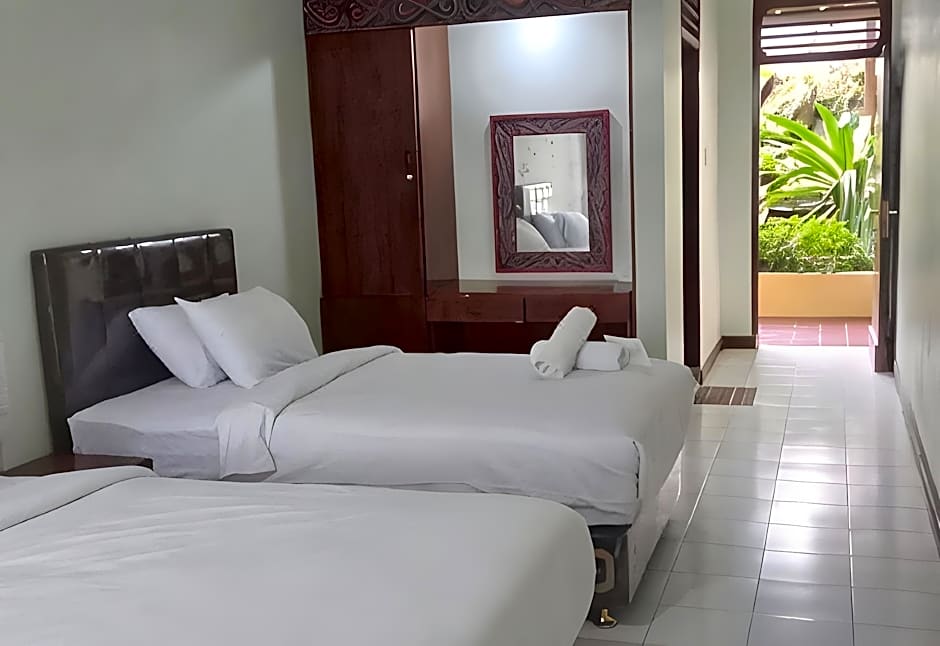 Pandu Lakeside Hotel Tuktuk