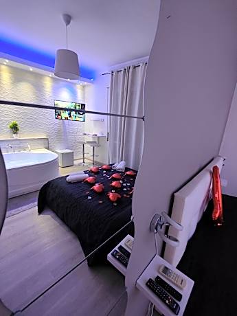 Deluxe Suite with Spa Bath