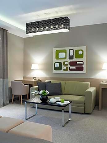 Family Room (2 Adults + 2 Children)