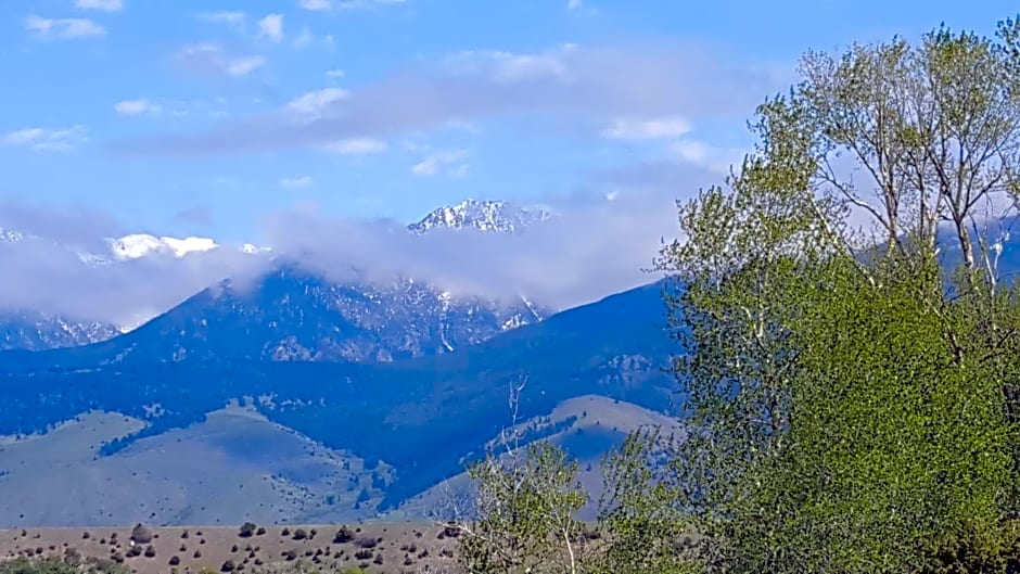 Montana Yellowstone River Retreat