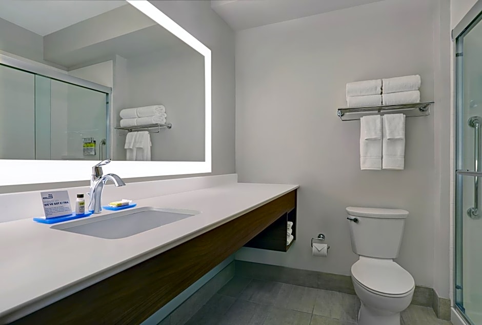 Holiday Inn Express & Suites - Lenexa - Overland Park Area By IHG