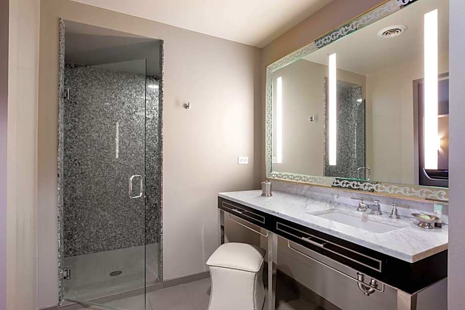 Ambassador Hotel Kansas City, Autograph Collection by Marriott