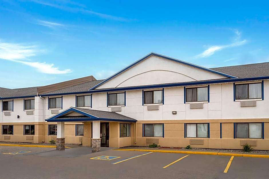 Travelodge by Wyndham Fargo West Acres