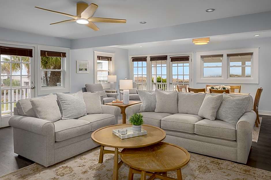 Elizabeth Pointe Lodge