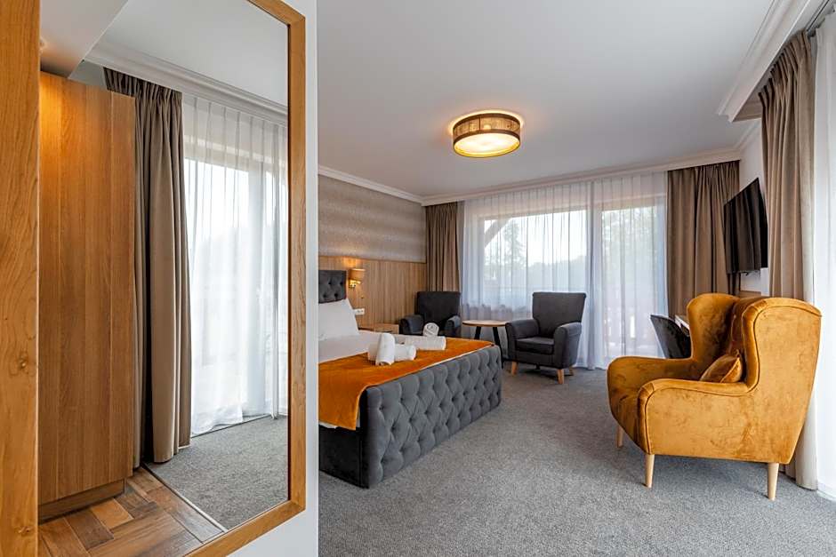 Mazurkowa - z widokiem na Karkonosze i Śnieżkę, darmowy parking, obok restauracja Mazurkowa Chata