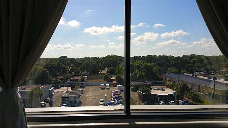 Imperial Swan Hotel & Suites – Lakeland, FL