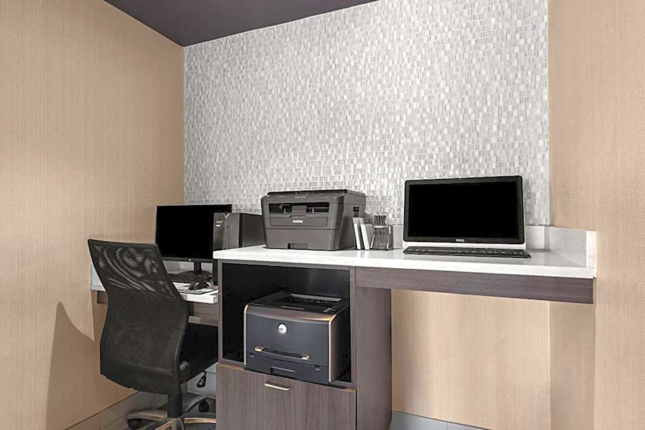 La Quinta Inn & Suites by Wyndham Jackson Airport/Pearl