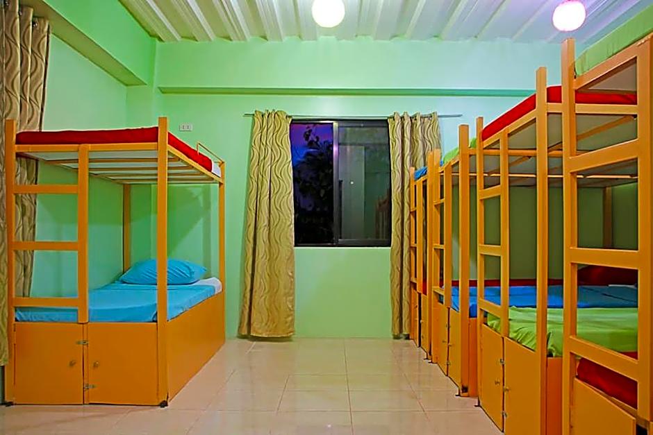 Antwet Backpacker's Inn & Rooftop Bar