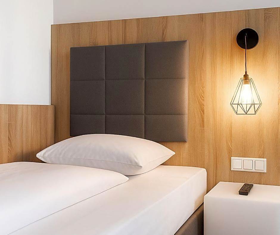 Plaza Hotel & Living Frankfurt