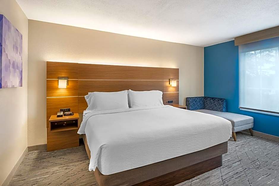 Holiday Inn Express and Suites - Petersburg - Fort Lee by IHG