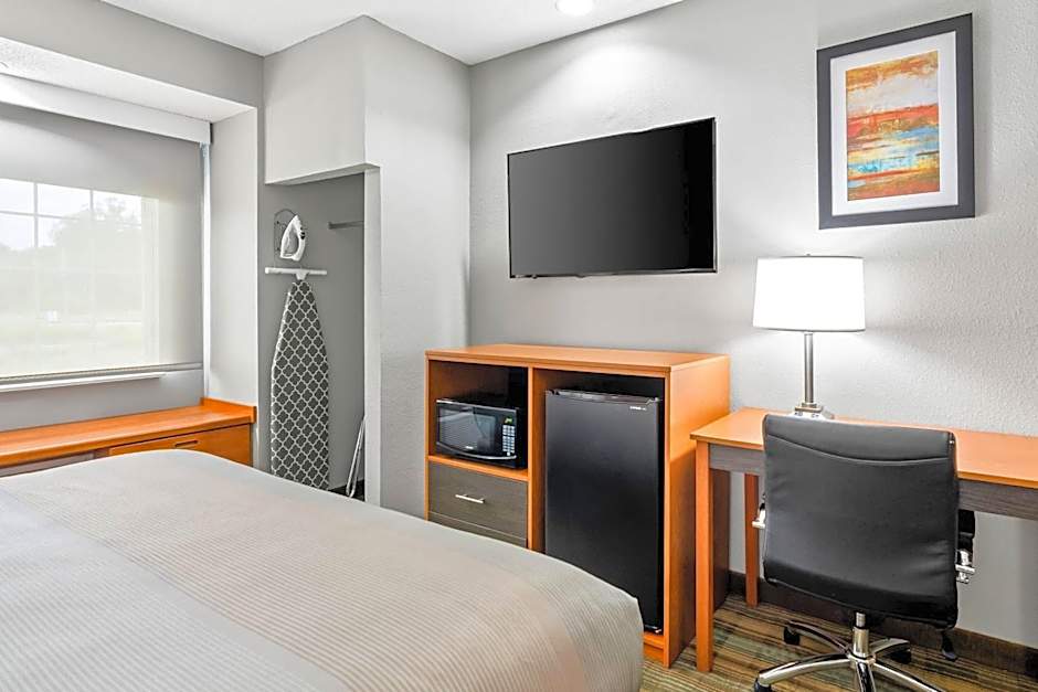 Quality Inn & Suites I-81 Exit 7