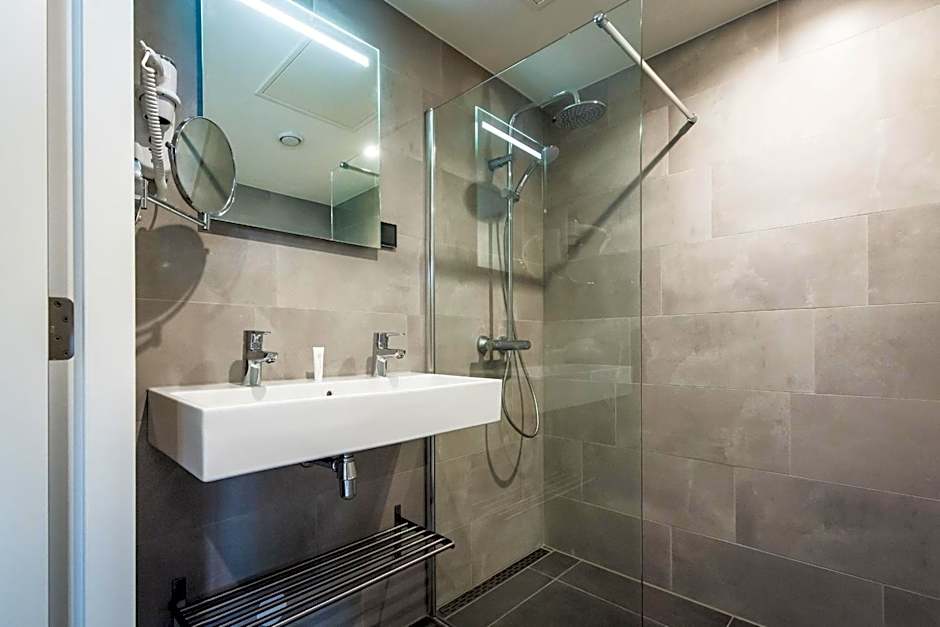 YAYS Amsterdam East by Numa