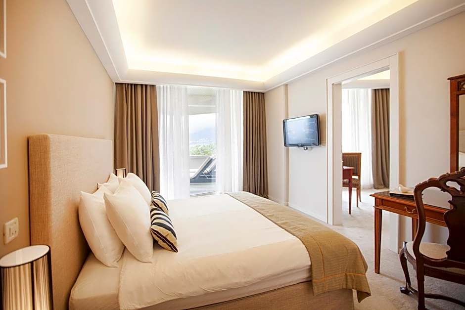 Photo 1 of 4 of Executive Suite