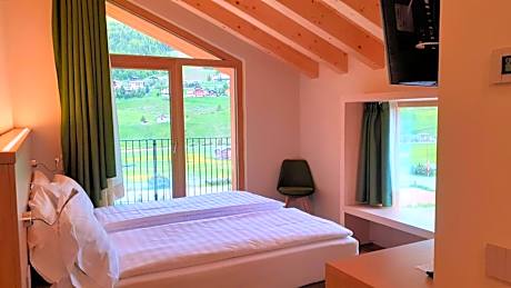 Double Room with Mountain View