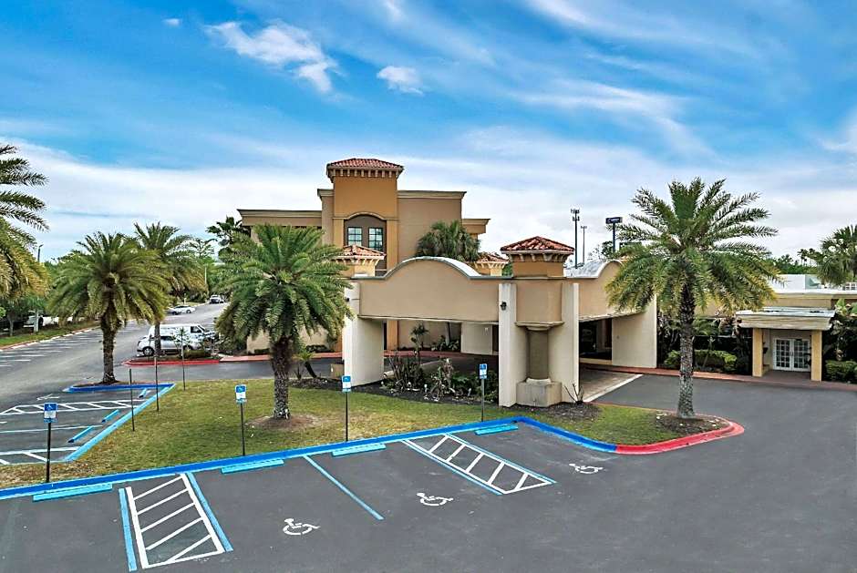 Ramada by Wyndham Jacksonville I-95 by Butler Blvd