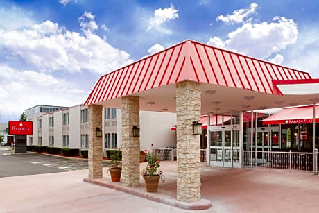 Ramada Plaza by Wyndham Chicago North Shore