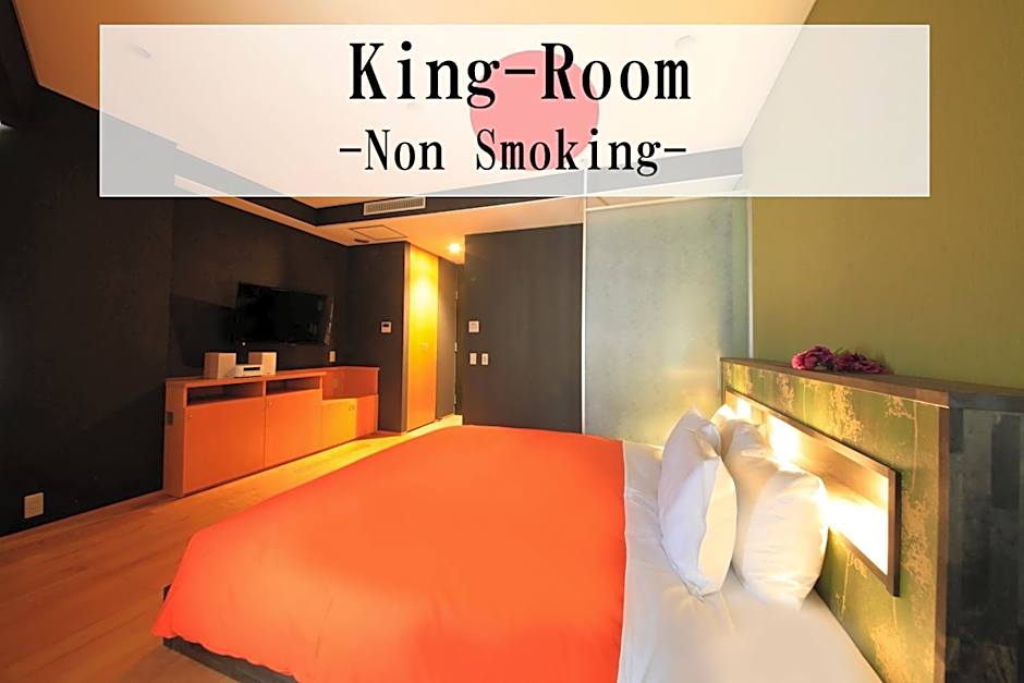 Photo 1 of 5 of 1 King Bed