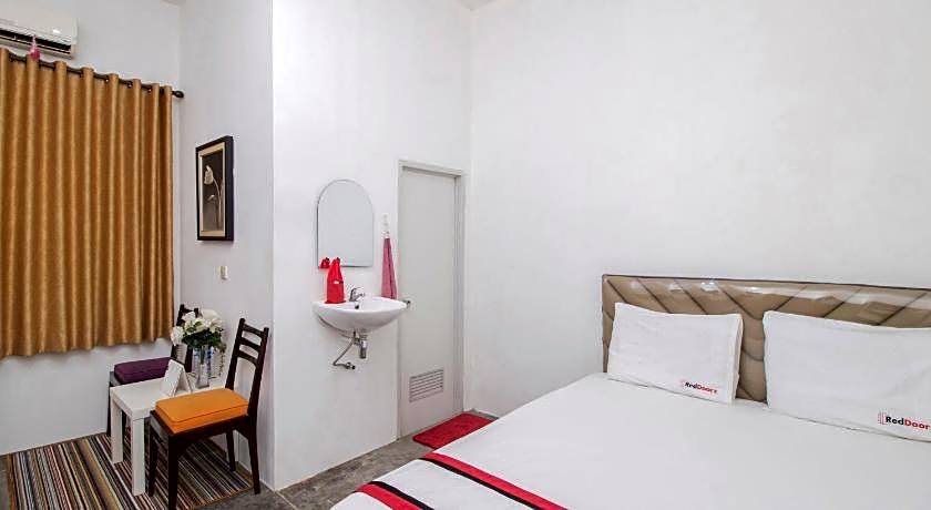 RedDoorz @ Radio Dalam