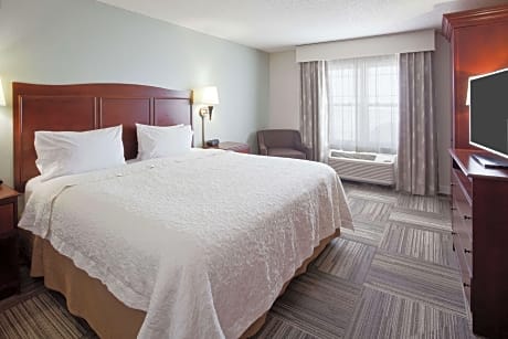 1 King 1 Bedroom Suite Lake View Whirlpool Ns