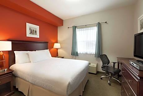 1 Queen Bed Main Building Non-Smoking