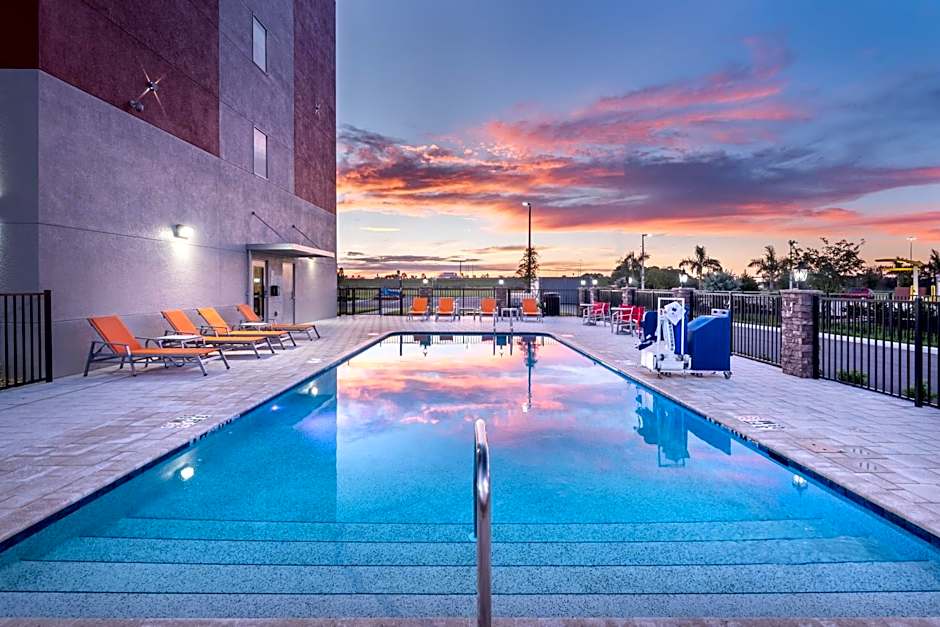 Holiday Inn Express and Suites Punta Gorda By IHG