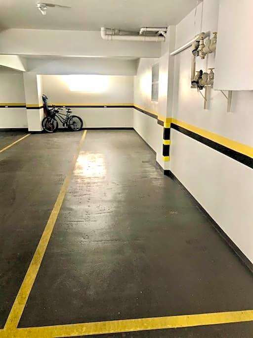 3 suítes grandes, 4 garagens, Vista mar, ótima localização a 2 minutos do mar em Meia Praia - Itapema