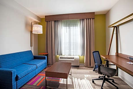 2 Queen Suite Comm Accessible