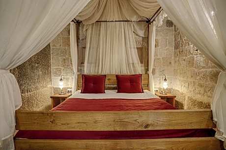 Cave Suite Room