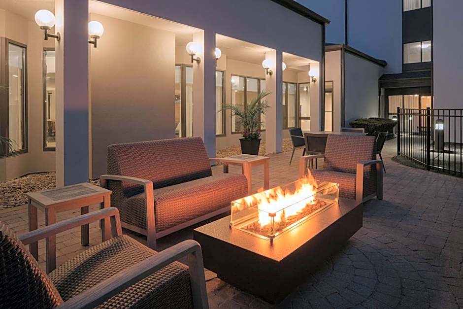 Courtyard by Marriott Louisville East