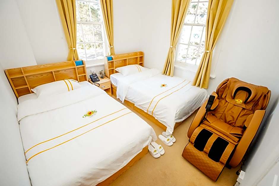 Hearty Center Motel