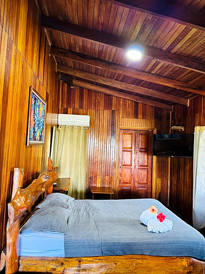 Hotel La Isla Inn