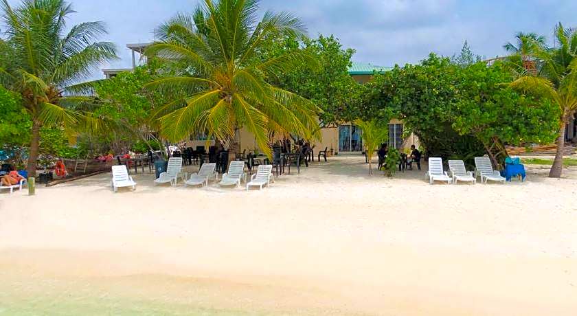 Crown Beach villas - direct access to bikini beach