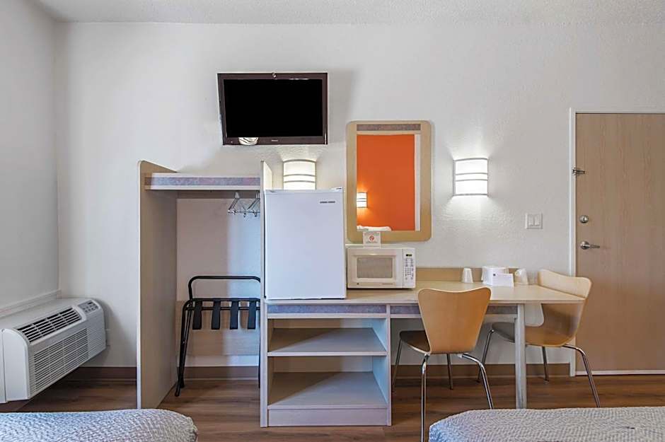 Motel 6-Junction City, KS