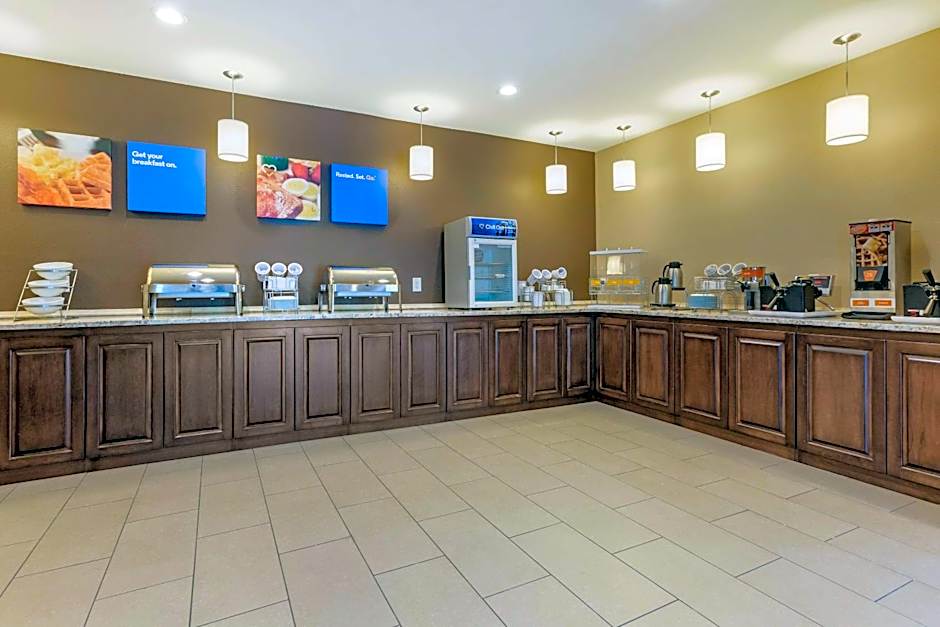 Comfort Inn & Suites Near Mt. Rushmore