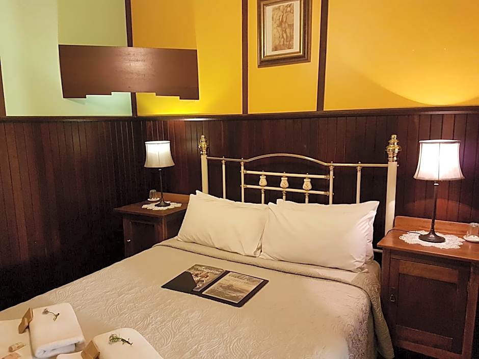 Photo 1 of 13 of Courtyard 1 Queen Bed