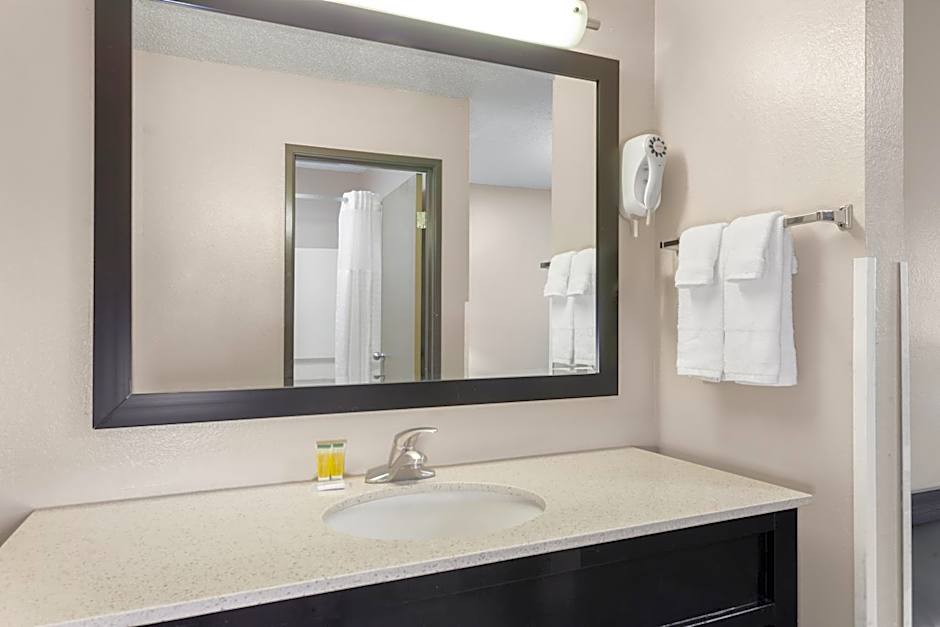 Super 8 by Wyndham Mt. Vernon