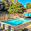 The Lions Self Contained Suite, Shared Pool, Hot Tub, Views