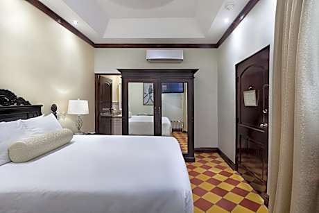 Prendedor - Historic Double Queen windowless