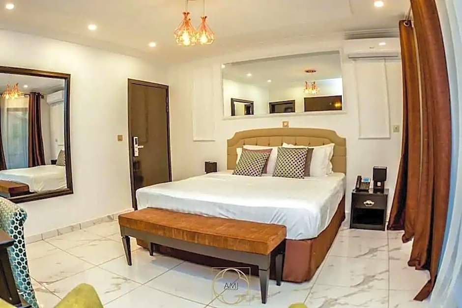 AMJ HOTEL