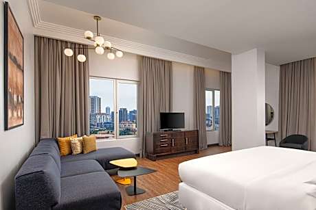 Junior Suite, Executive lounge access, 1 Bedroom Junior Suite, 1 King, City view, Balcony