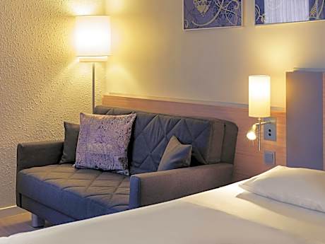 Standard Room With 2 Single Beds And 1 Sofa