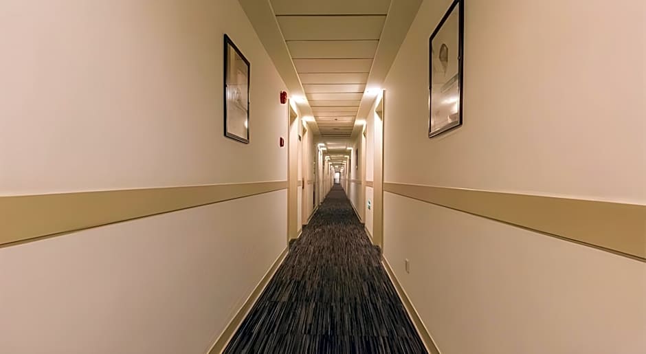 Jinjiang Inn Weihai Liugong Island Scenic Spot Shopping Market