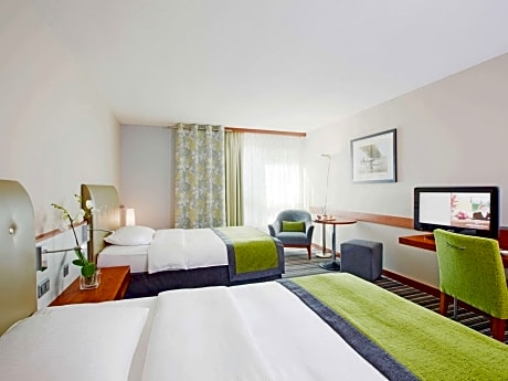 Family Room with Two Queen Beds
