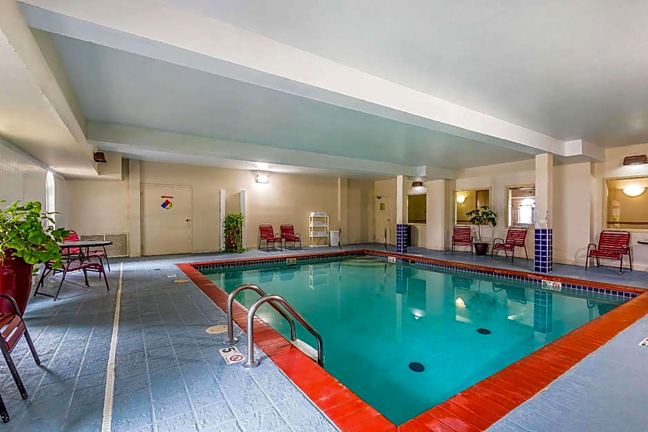 Quality Inn & Suites Chesterfield Village