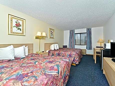 2 Queen Beds Smoking