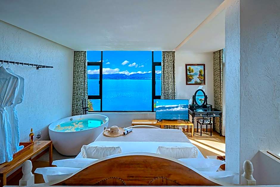 Photo 1 of 10 of 1 King Bed, Sea View