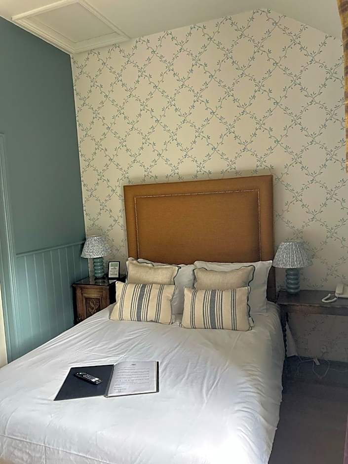 Ravenwood Hall Hotel