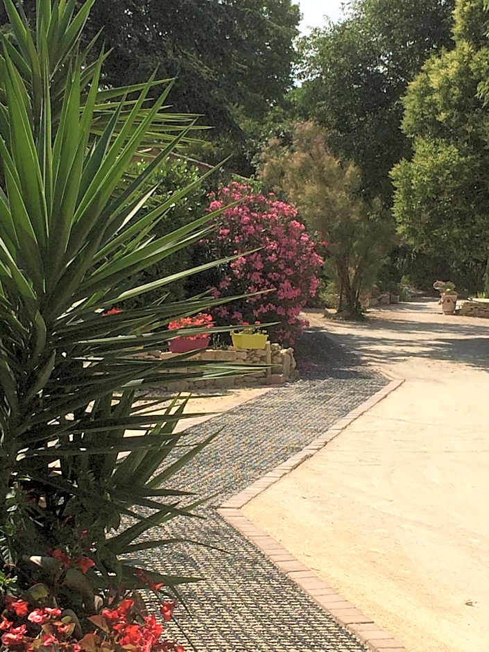 Logis Hôtel Restaurant Le Clos des Capitelles