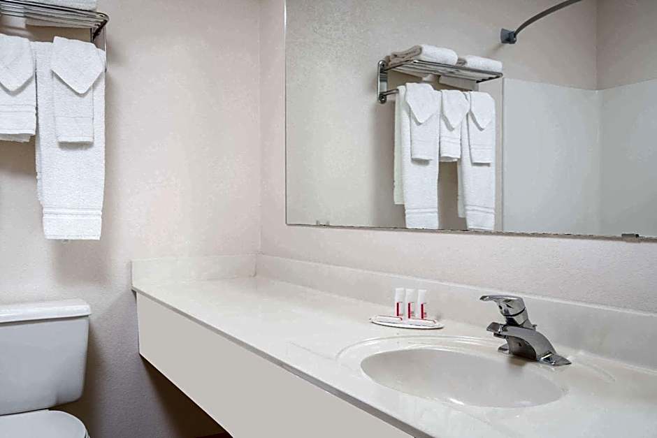 Super 8 by Wyndham Sheldon